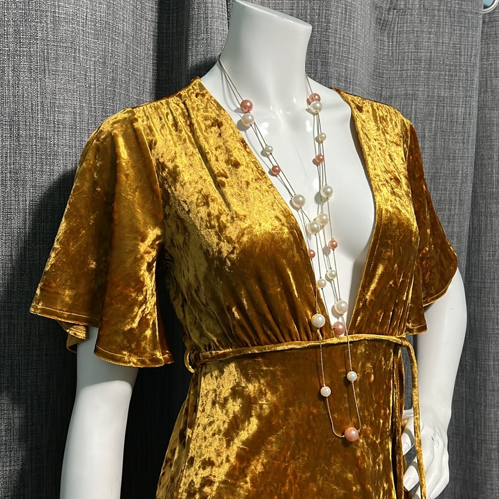 NWOT Forever 21 Amber Crushed Velvet Deep V Tulip Hem Dress S - Picture 3 of 9
